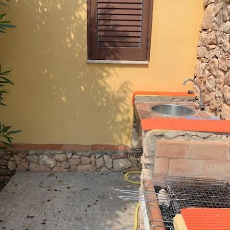 Villa Maveda, Un Dammuso Immerso Nel Verde 兰佩杜萨 外观 照片