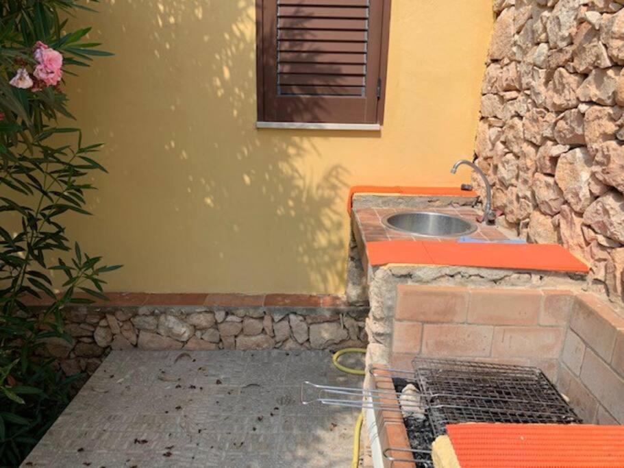Villa Maveda, Un Dammuso Immerso Nel Verde 兰佩杜萨 外观 照片