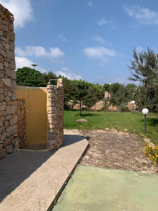 Villa Maveda, Un Dammuso Immerso Nel Verde 兰佩杜萨 外观 照片